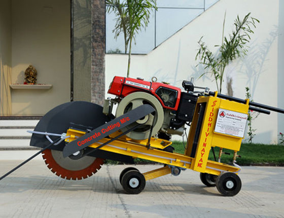 Concrete cutting machine